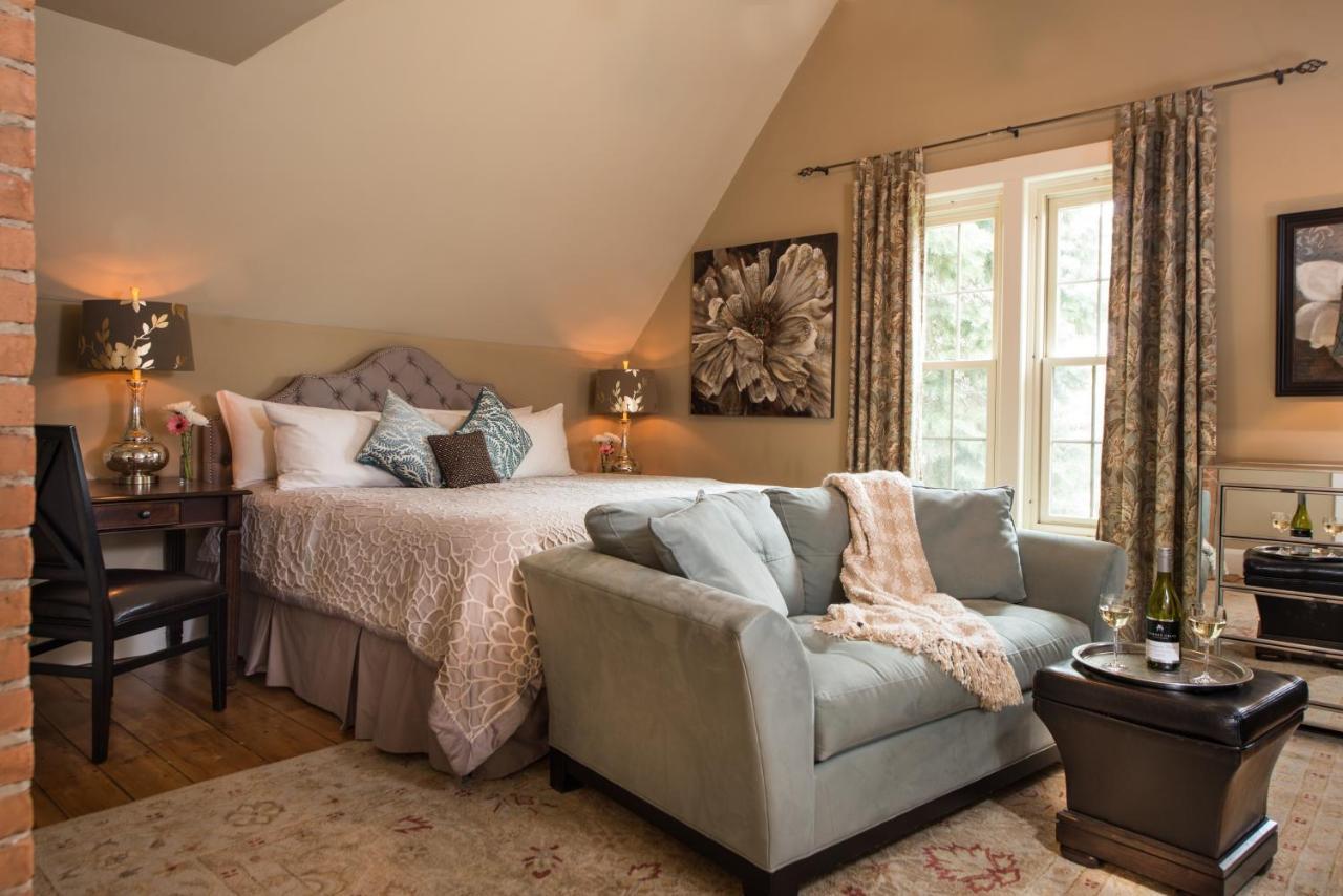 Gothic Eves Inn And Spa Bed And Breakfast Trumansburg Exterior photo