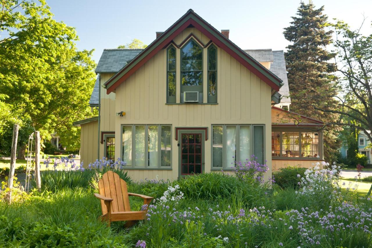 Gothic Eves Inn And Spa Bed And Breakfast Trumansburg Exterior photo